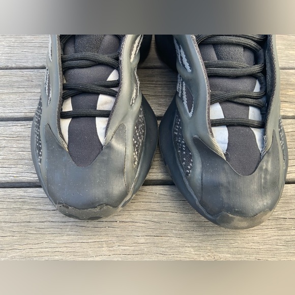 Men Adidas Yeezy 700 V3 Size US 7 - Picture 2 of 16